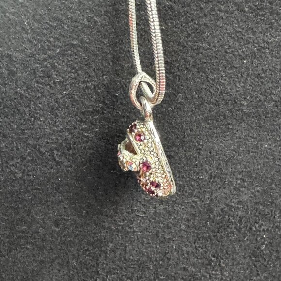 Vintage Beautiful Shoe Pendant in Silver Tone with Crystals - Picture 5 of 7